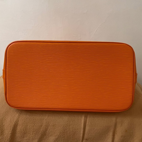 LOUIS VUITTON VINTAGE EPI MANDARIN ALMA - Picture 13 of 15